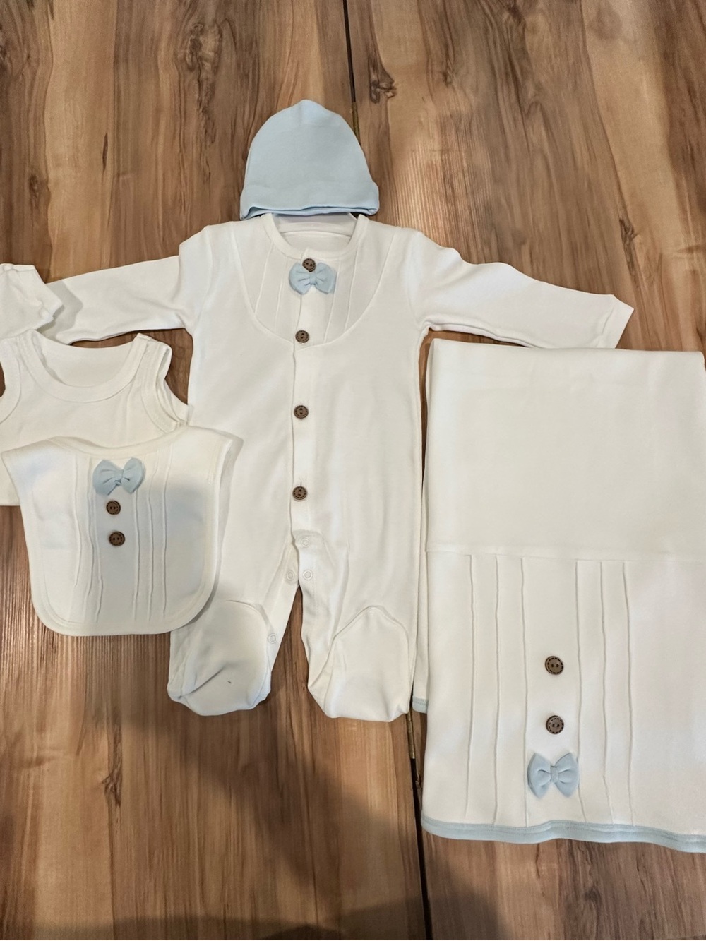 Baby White and Light Blue Bow Trim 4-Piece Layette Set newborn organic cotton